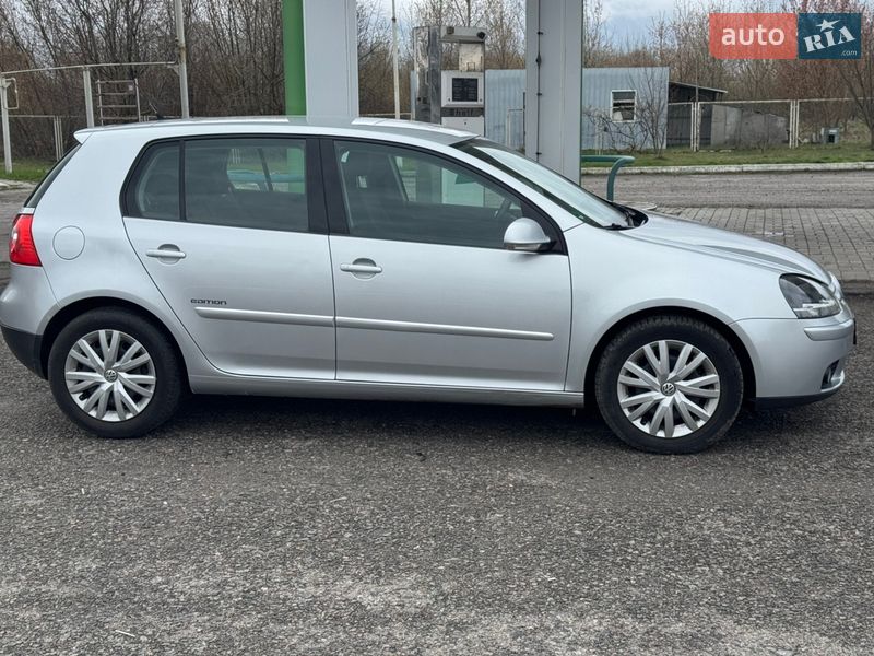 Хэтчбек Volkswagen Golf 2008 в Ахтырке