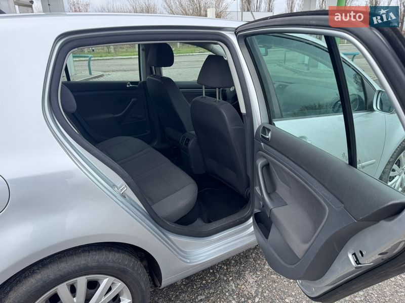 Хэтчбек Volkswagen Golf 2008 в Ахтырке