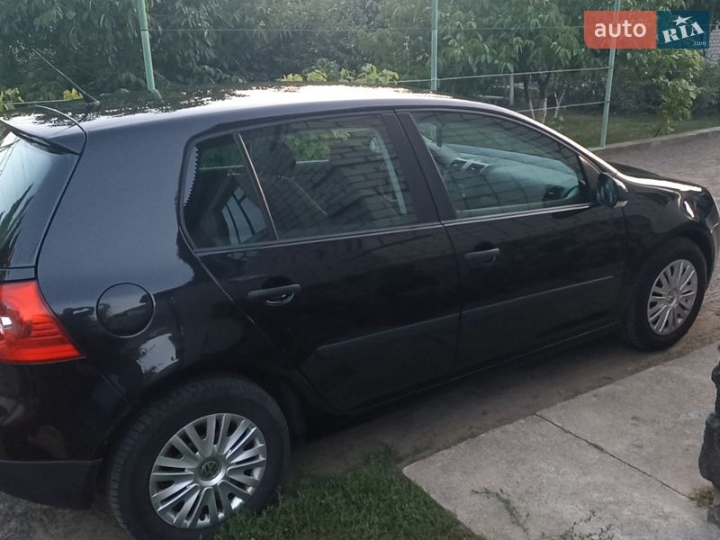 Хэтчбек Volkswagen Golf 2006 в Гайвороне
