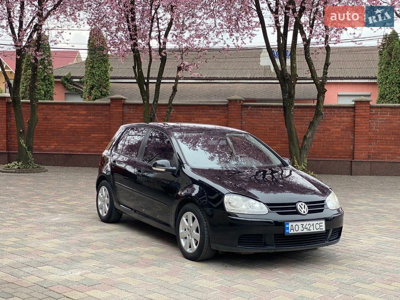 Хетчбек Volkswagen Golf 2005 в Мукачевому