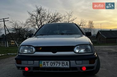 Хетчбек Volkswagen Golf 1998 в Надвірній