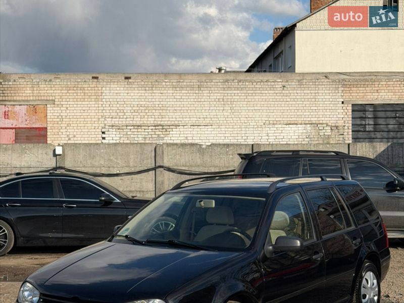 Универсал Volkswagen Golf 2001 в Чернигове