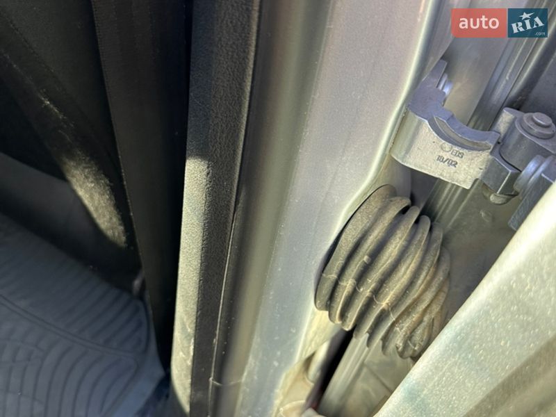 Хэтчбек Volkswagen Golf 2002 в Виннице