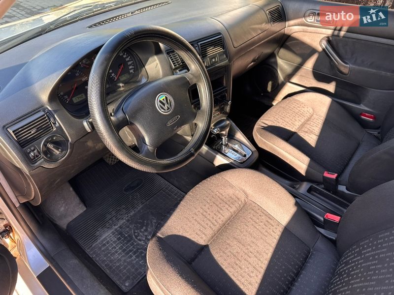 Хэтчбек Volkswagen Golf 2002 в Виннице