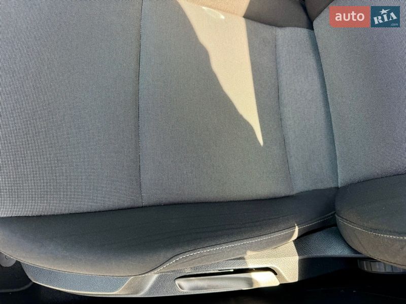 Хэтчбек Volkswagen Golf 2017 в Черновцах