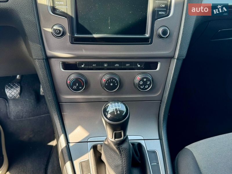 Хэтчбек Volkswagen Golf 2017 в Черновцах