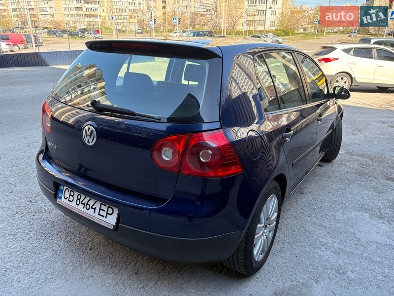 Хэтчбек Volkswagen Golf 2005 в Киеве