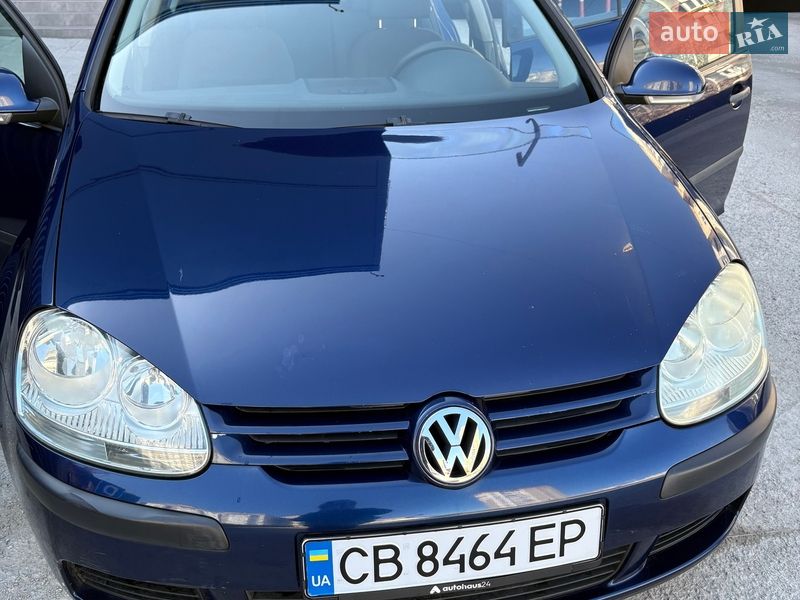 Хэтчбек Volkswagen Golf 2005 в Киеве