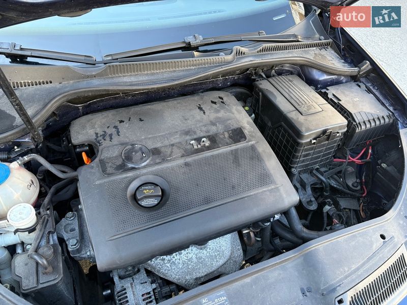 Хэтчбек Volkswagen Golf 2005 в Киеве