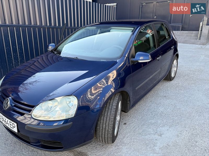 Хэтчбек Volkswagen Golf 2005 в Киеве