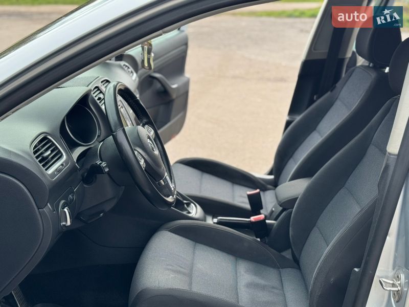 Универсал Volkswagen Golf 2012 в Нововолынске