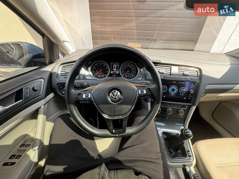 Хэтчбек Volkswagen Golf 2019 в Ивано-Франковске