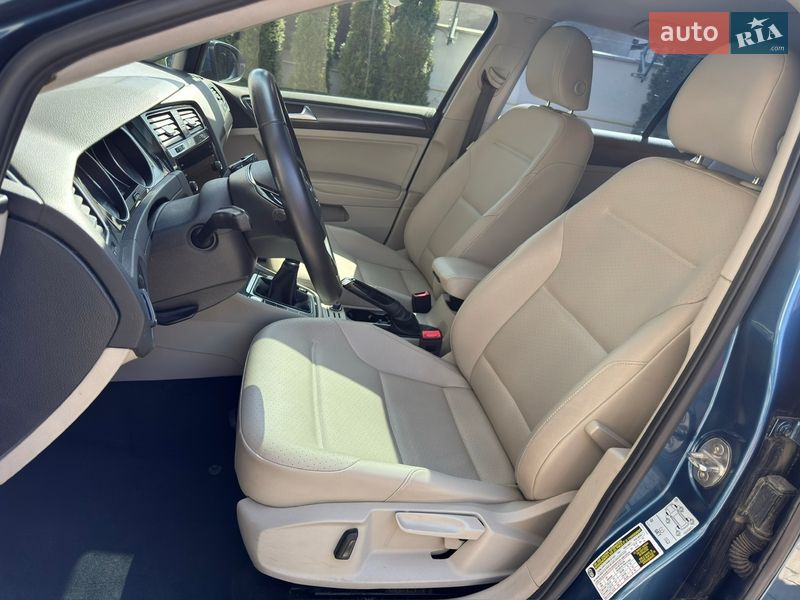 Хэтчбек Volkswagen Golf 2019 в Ивано-Франковске