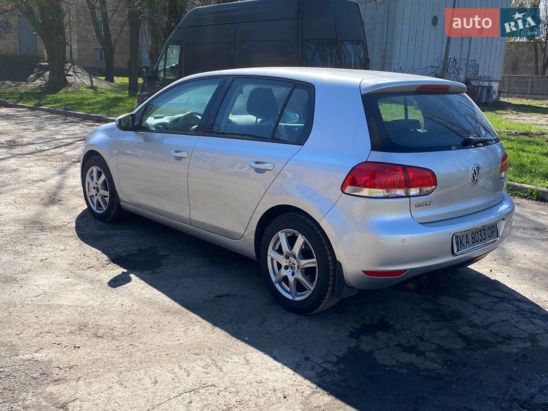 Хэтчбек Volkswagen Golf 2009 в Киеве