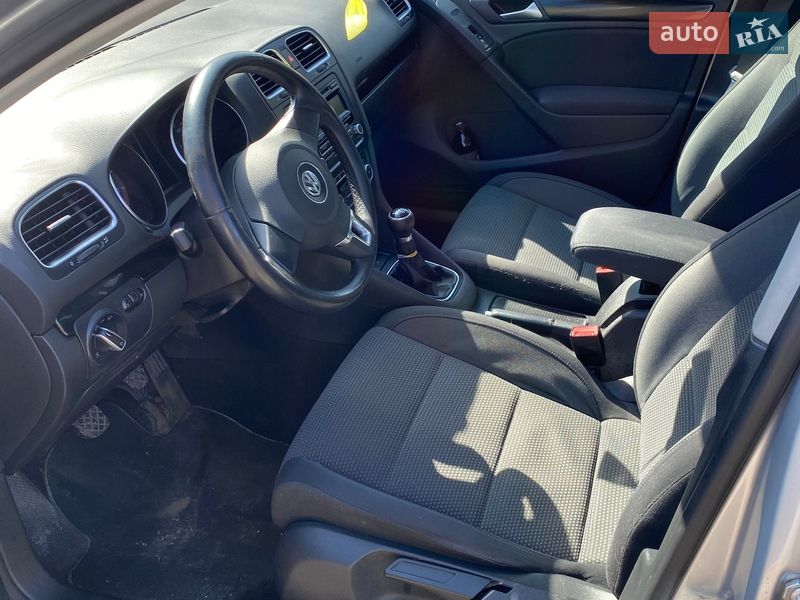 Хэтчбек Volkswagen Golf 2009 в Киеве