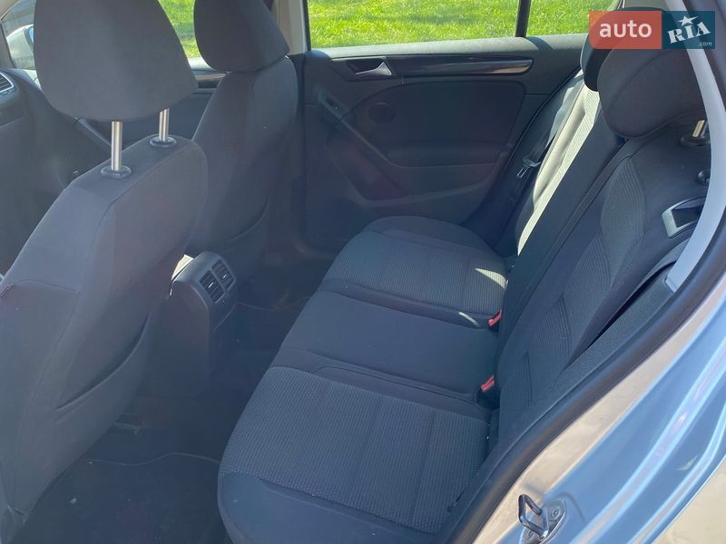 Хэтчбек Volkswagen Golf 2009 в Киеве