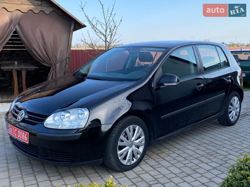 Хэтчбек Volkswagen Golf 2004 в Луцке