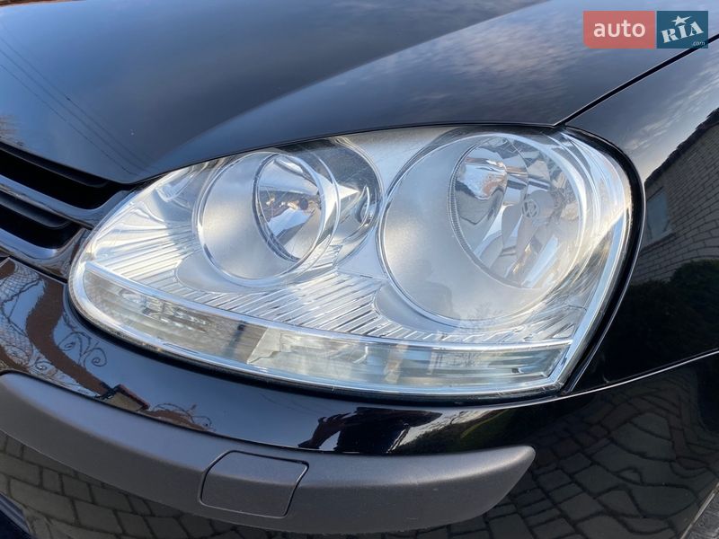 Хэтчбек Volkswagen Golf 2004 в Луцке