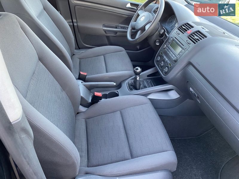 Хэтчбек Volkswagen Golf 2004 в Луцке