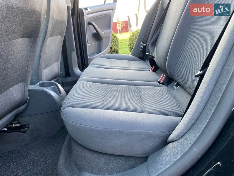 Хэтчбек Volkswagen Golf 2004 в Луцке