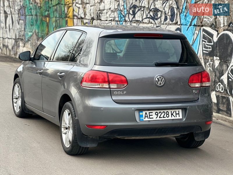 Хэтчбек Volkswagen Golf 2011 в Днепре