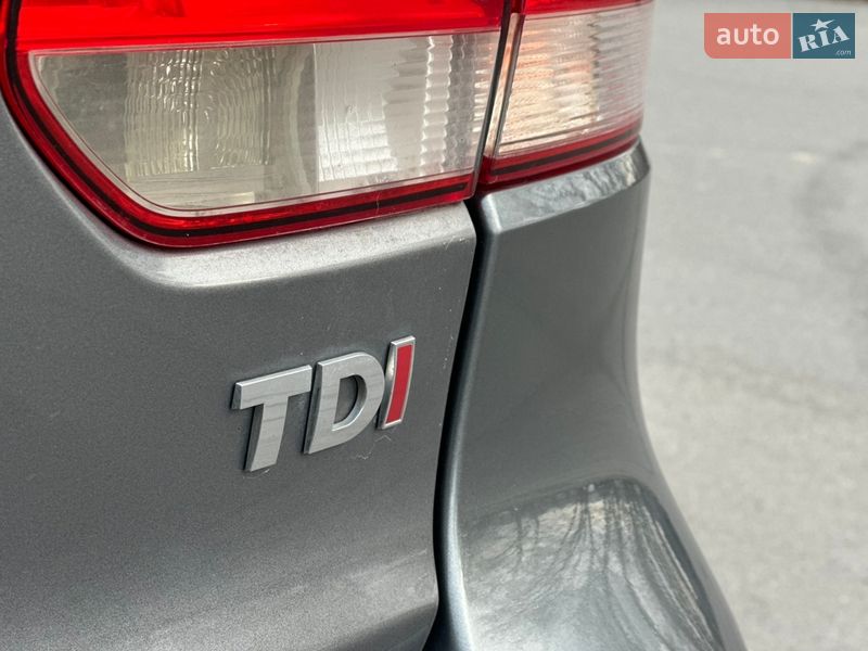 Хэтчбек Volkswagen Golf 2011 в Днепре