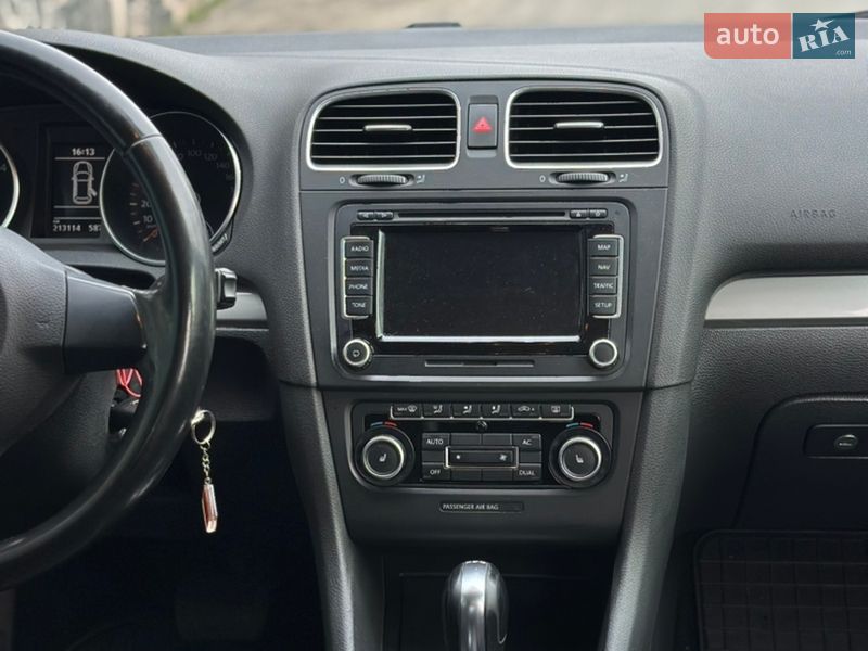 Хэтчбек Volkswagen Golf 2011 в Днепре