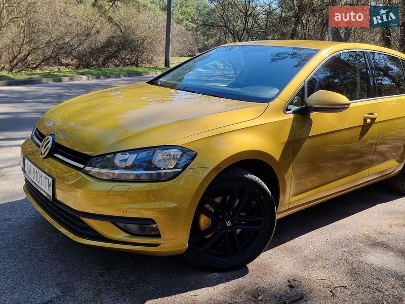 Хэтчбек Volkswagen Golf 2018 в Киеве
