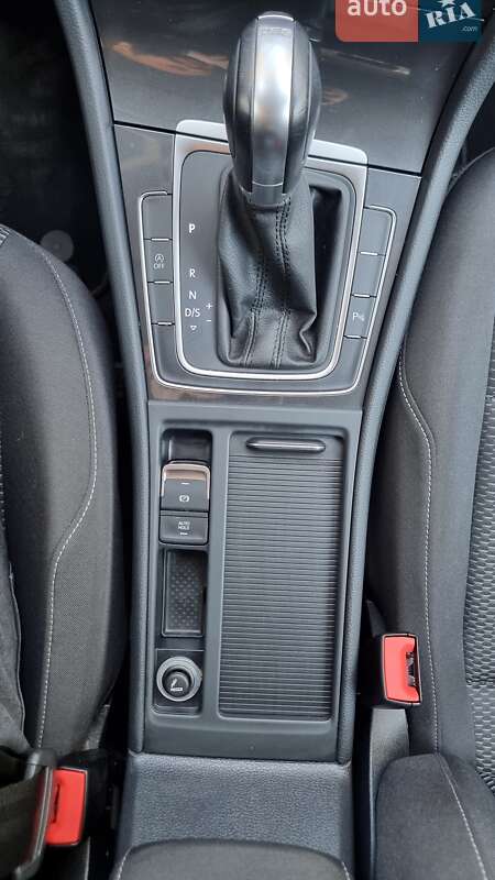 Хэтчбек Volkswagen Golf 2018 в Киеве