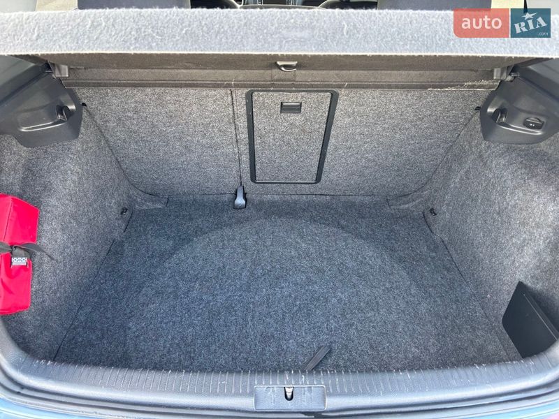 Хэтчбек Volkswagen Golf 2011 в Днепре