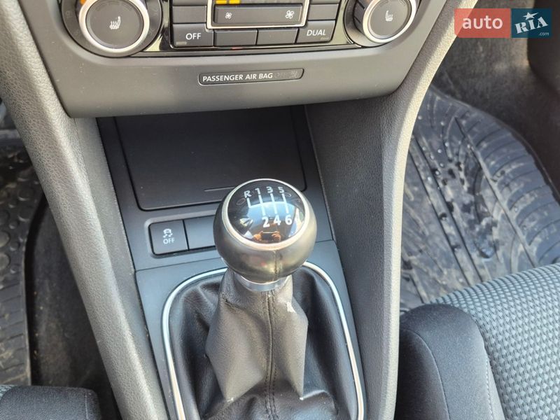 Хэтчбек Volkswagen Golf 2011 в Днепре