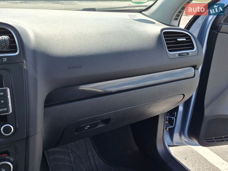 Хэтчбек Volkswagen Golf 2011 в Днепре