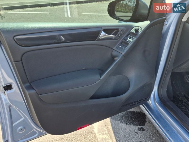 Хэтчбек Volkswagen Golf 2011 в Днепре