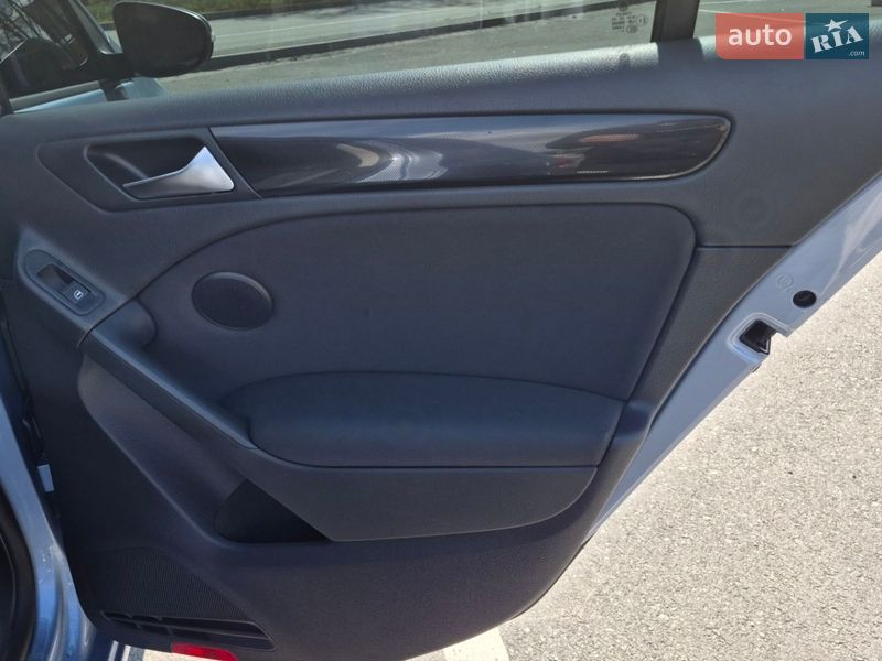 Хэтчбек Volkswagen Golf 2011 в Днепре