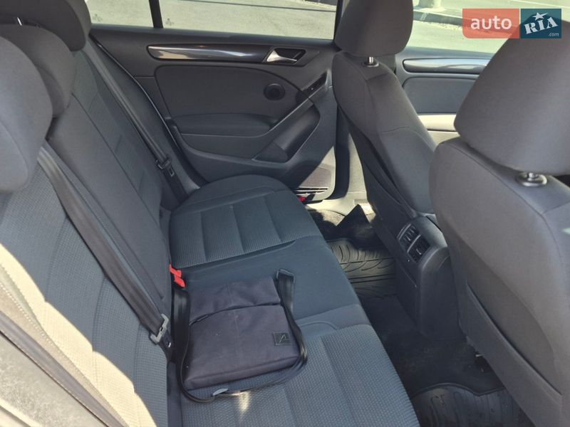 Хэтчбек Volkswagen Golf 2011 в Днепре