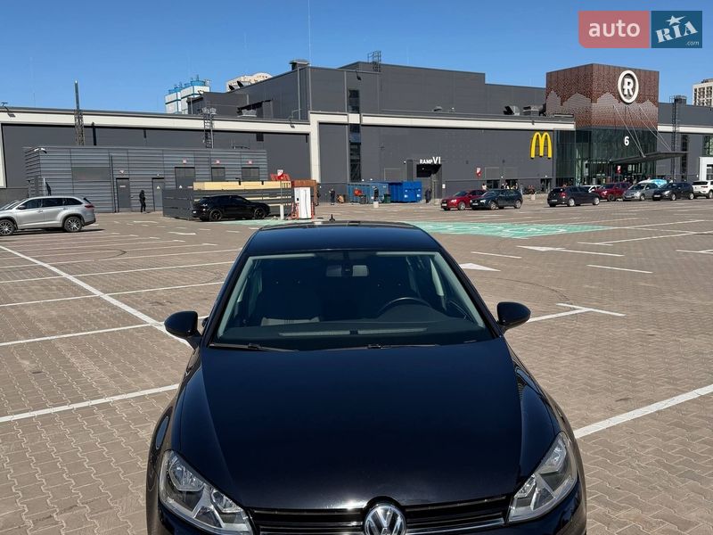 Хэтчбек Volkswagen Golf 2016 в Киеве