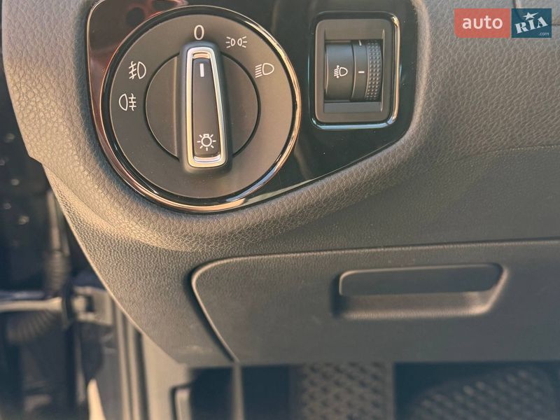 Хэтчбек Volkswagen Golf 2016 в Киеве