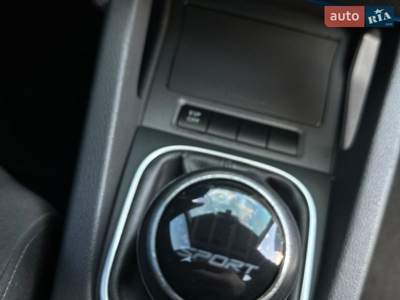 Хэтчбек Volkswagen Golf 2007 в Ровно