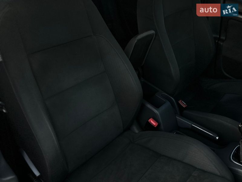 Хэтчбек Volkswagen Golf 2007 в Ровно