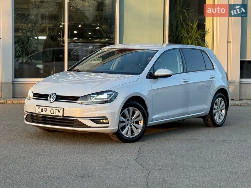 Хэтчбек Volkswagen Golf 2018 в Киеве