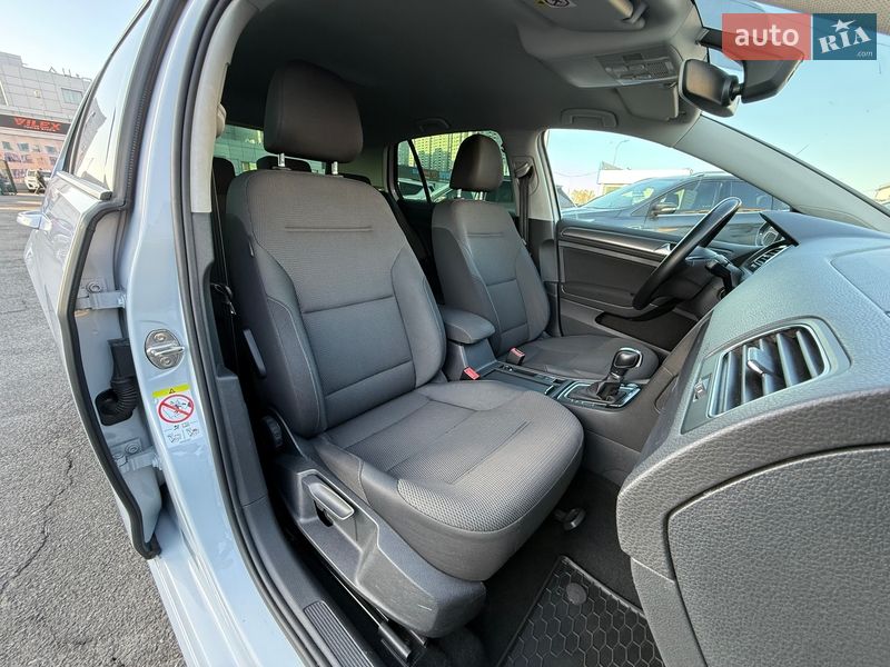 Хэтчбек Volkswagen Golf 2018 в Киеве