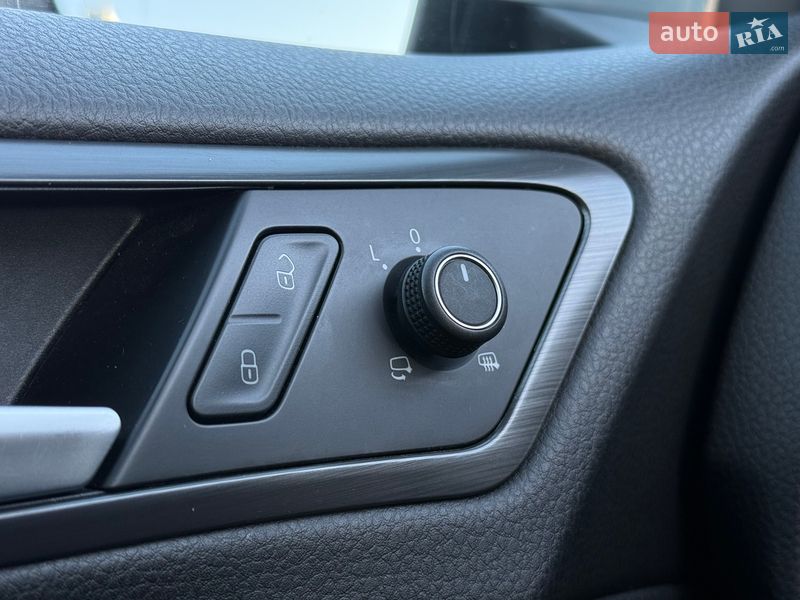 Хэтчбек Volkswagen Golf 2018 в Киеве