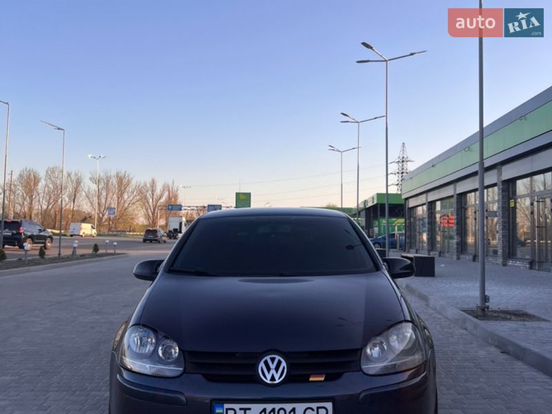 Хетчбек Volkswagen Golf 2004 в Дніпрі