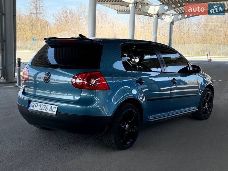 Хэтчбек Volkswagen Golf 2005 в Запорожье