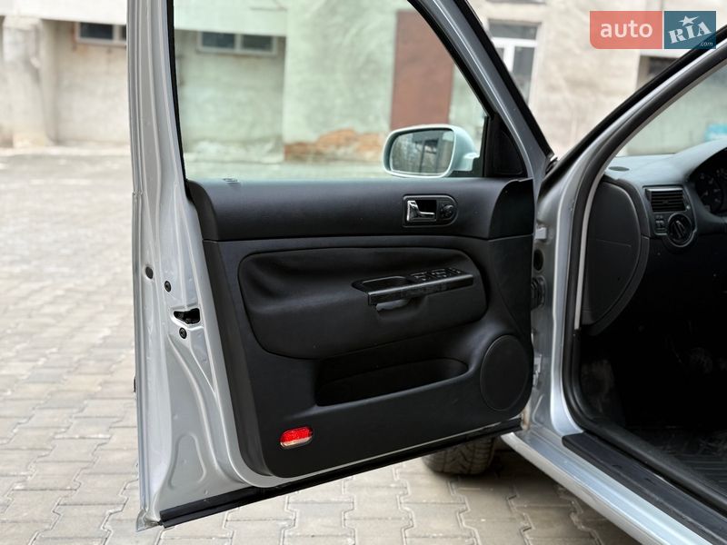 Хэтчбек Volkswagen Golf 2003 в Тернополе