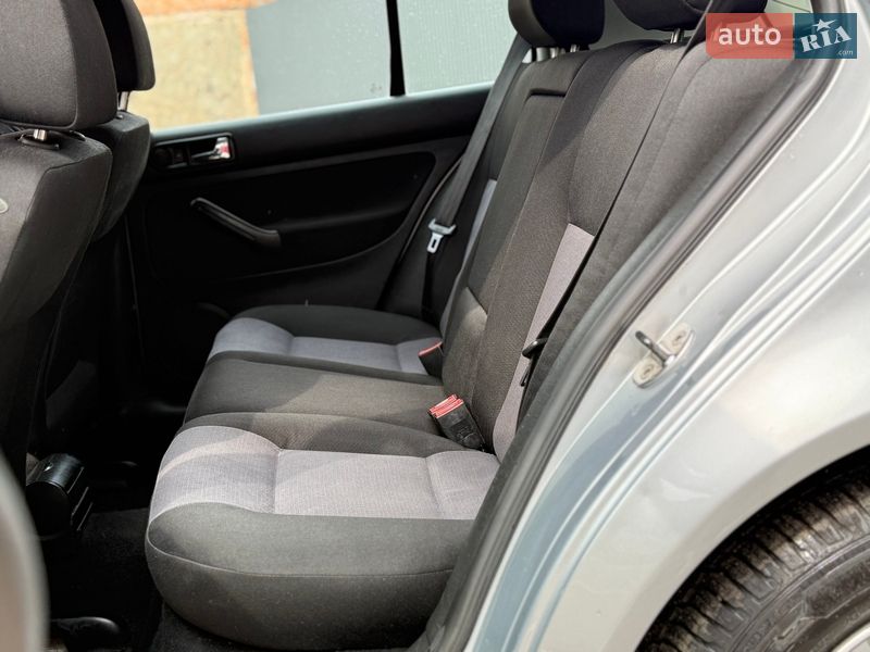 Хэтчбек Volkswagen Golf 2003 в Тернополе