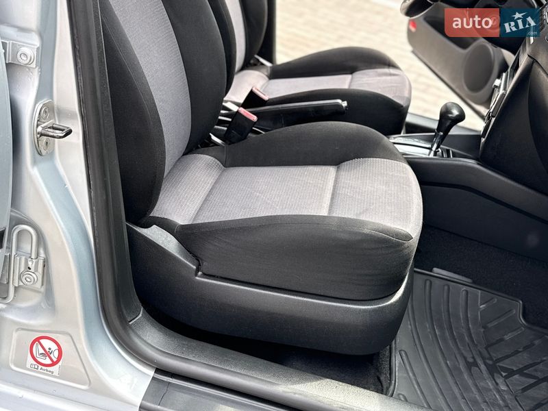 Хэтчбек Volkswagen Golf 2003 в Тернополе