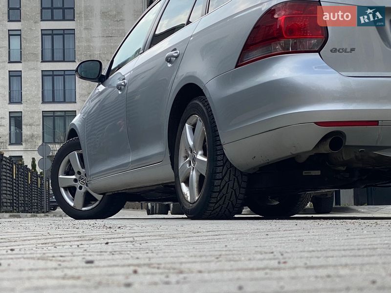Универсал Volkswagen Golf 2012 в Львове