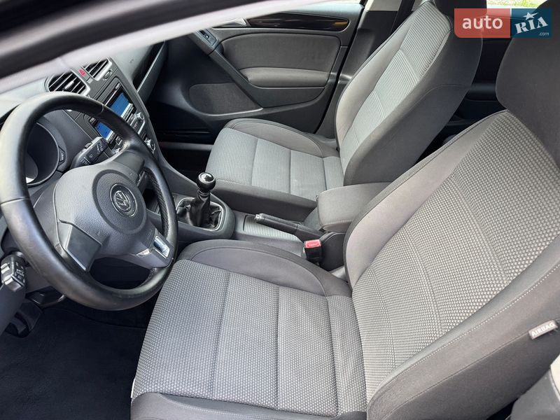 Хэтчбек Volkswagen Golf 2009 в Умани