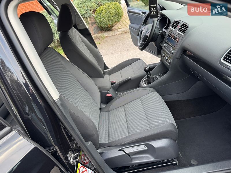 Хэтчбек Volkswagen Golf 2009 в Умани